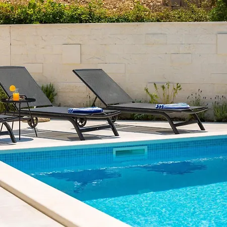 Villa Stunning In With Outdoor Swimming Pool, Sauna And Wifi