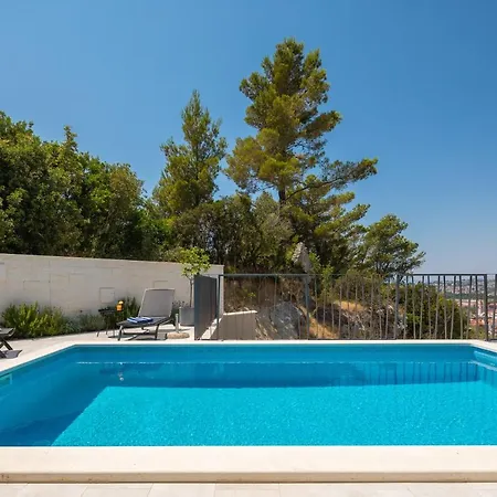 Villa Stunning In With Outdoor Swimming Pool, Sauna And Wifi