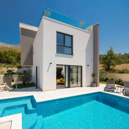 Stunning In With Outdoor Swimming Pool, Sauna And Wifi Villa Podstrana