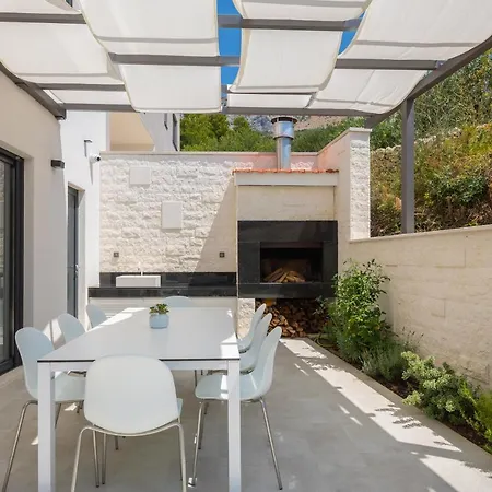 Stunning In With Outdoor Swimming Pool, Sauna And Wifi