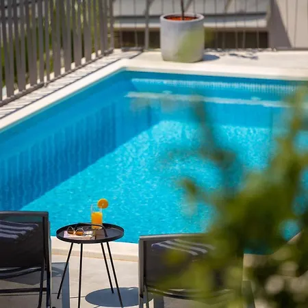 Stunning In With Outdoor Swimming Pool, Sauna And Wifi Villa Podstrana