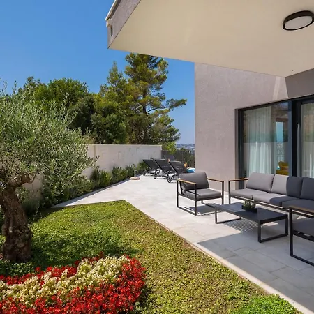 Stunning In With Outdoor Swimming Pool, Sauna And Wifi Villa