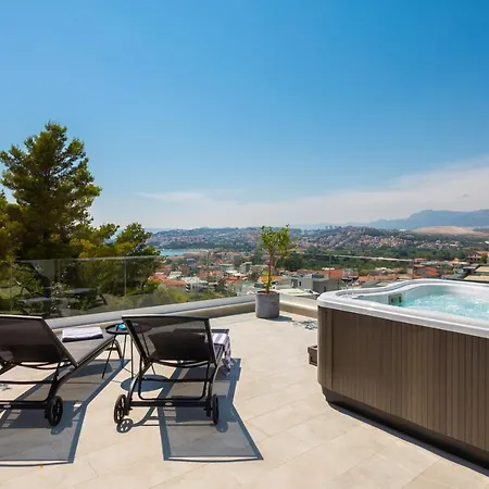 Stunning In With Outdoor Swimming Pool, Sauna And Wifi Podstrana