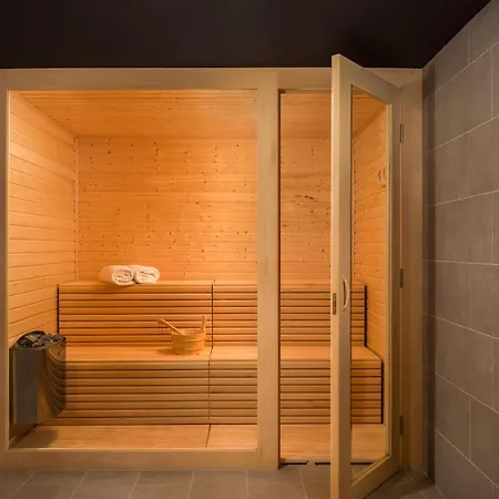 Stunning In With Outdoor Swimming Pool, Sauna And Wifi