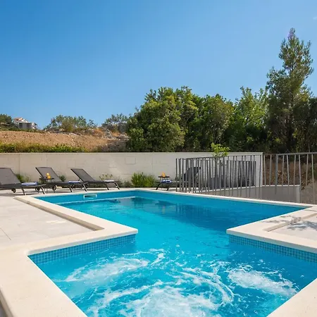 Stunning In With Outdoor Swimming Pool, Sauna And Wifi Villa *