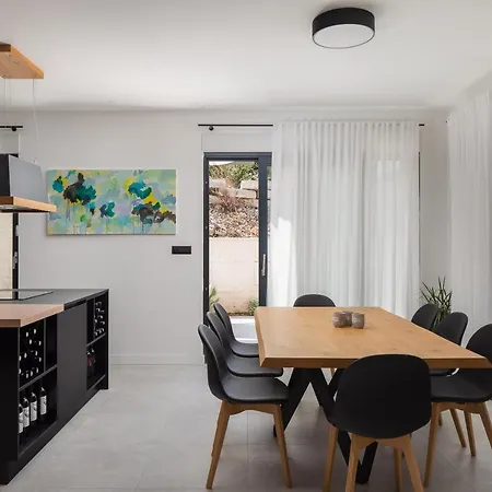 Villa Stunning In With Outdoor Swimming Pool, Sauna And Wifi Podstrana