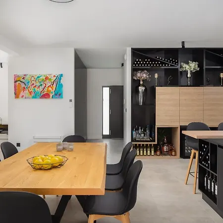Stunning In With Outdoor Swimming Pool, Sauna And Wifi Podstrana