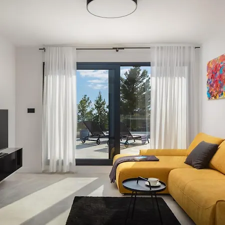 Villa Stunning In With Outdoor Swimming Pool, Sauna And Wifi