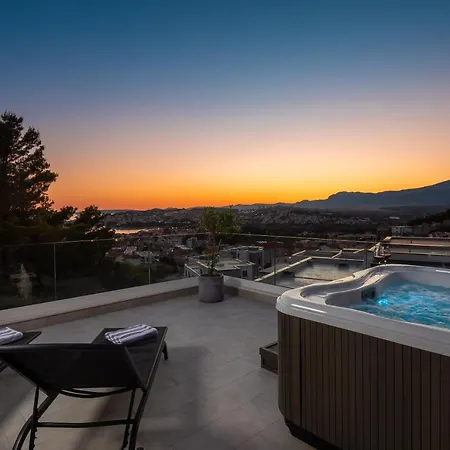 Stunning In With Outdoor Swimming Pool, Sauna And Wifi * Podstrana