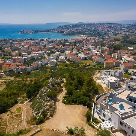Stunning In With Outdoor Swimming Pool, Sauna And Wifi Podstrana