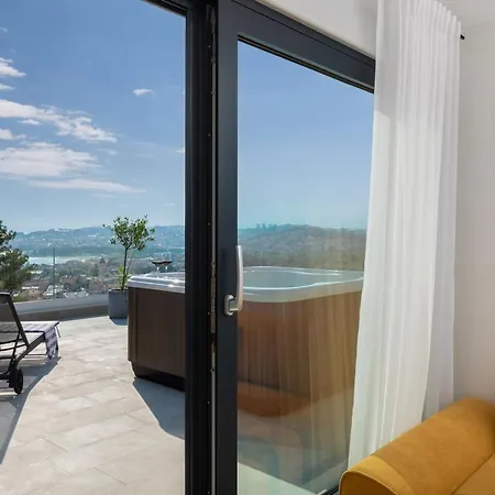 Villa Stunning In With Outdoor Swimming Pool, Sauna And Wifi