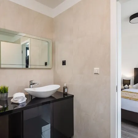 Stunning In With Outdoor Swimming Pool, Sauna And Wifi * Podstrana
