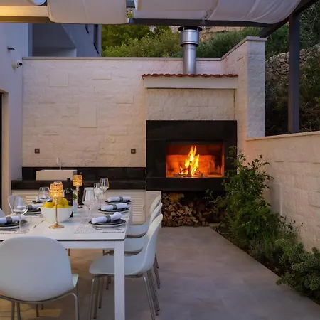 Stunning In With Outdoor Swimming Pool, Sauna And Wifi Villa Podstrana