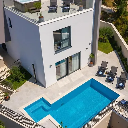 Stunning In With Outdoor Swimming Pool, Sauna And Wifi Villa Podstrana