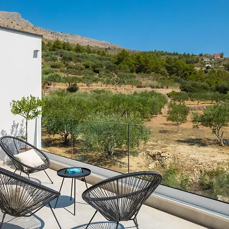 Stunning In With Outdoor Swimming Pool, Sauna And Wifi *
