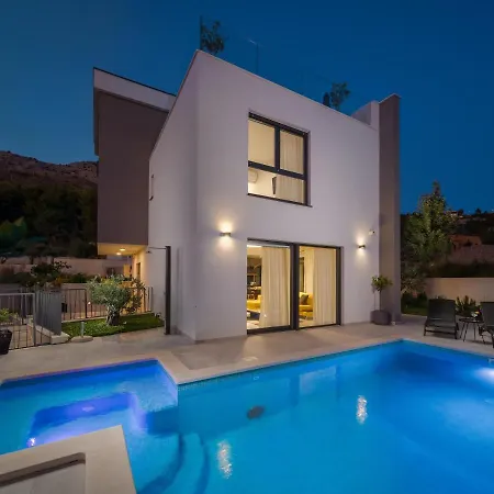 Stunning In With Outdoor Swimming Pool, Sauna And Wifi Villa Podstrana